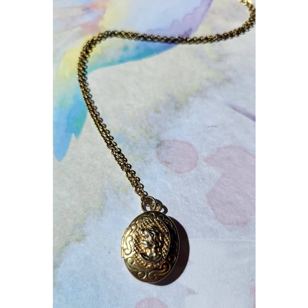 Oval Locket Necklace Gold Tone Vintage Victorian Style Ornate